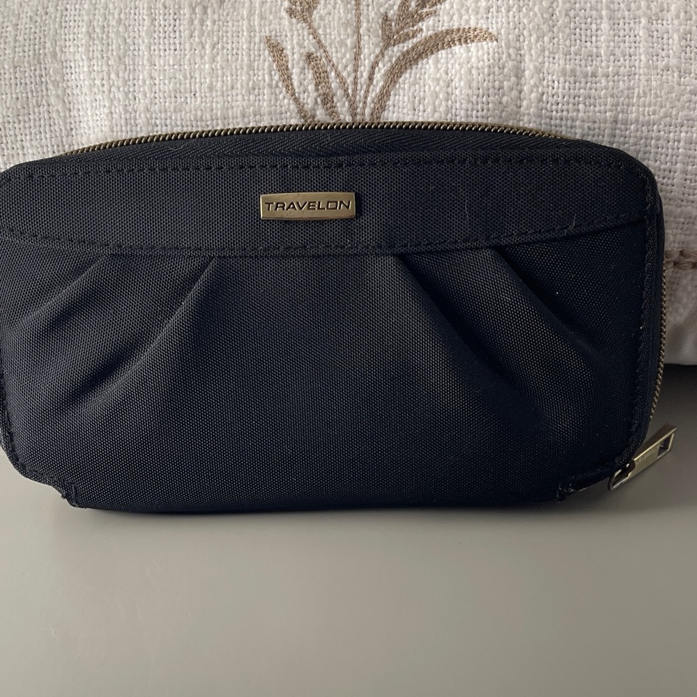 Travelon Black Zippered Pouch Wallet Organized Travelon
